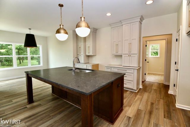 37 Janes Landing, South Lyon, MI 48178