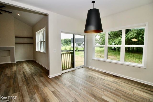 37 Janes Landing, South Lyon, MI 48178