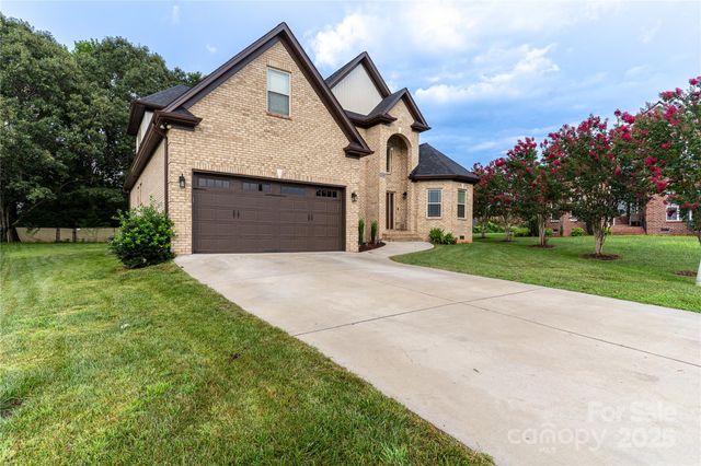 1358 37th Avenue Place NE, Hickory, NC 28601