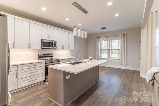 1358 37th Avenue Place NE, Hickory, NC 28601