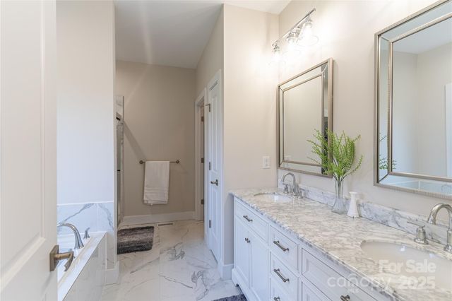 1358 37th Avenue Place NE, Hickory, NC 28601