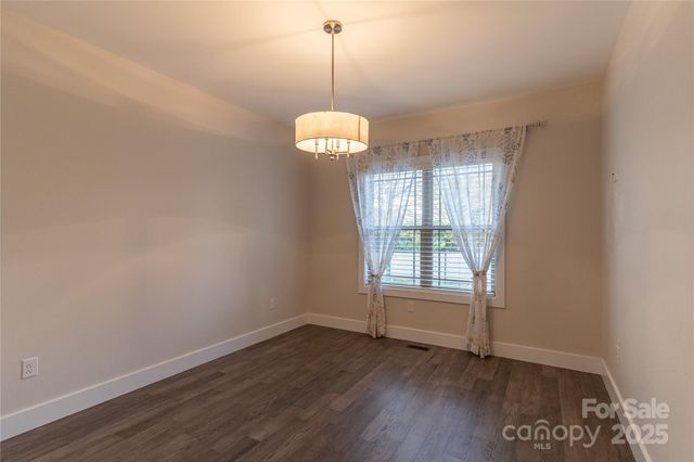 1358 37th Avenue Place NE, Hickory, NC 28601