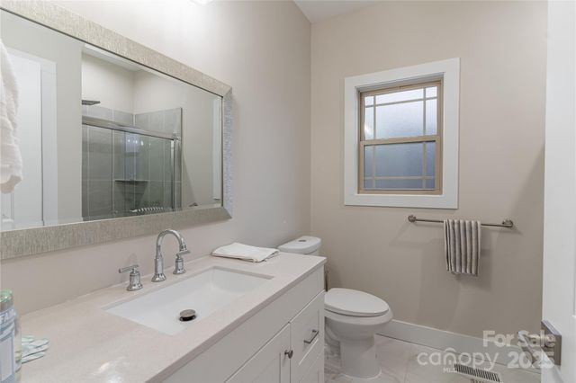 1358 37th Avenue Place NE, Hickory, NC 28601