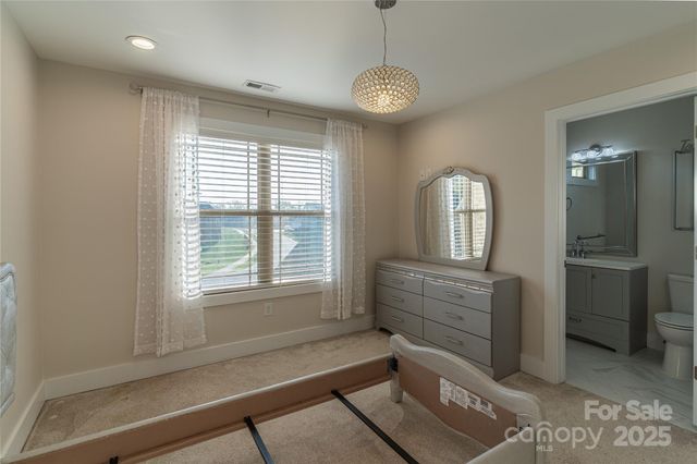 1358 37th Avenue Place NE, Hickory, NC 28601