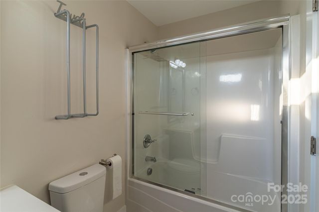 1358 37th Avenue Place NE, Hickory, NC 28601
