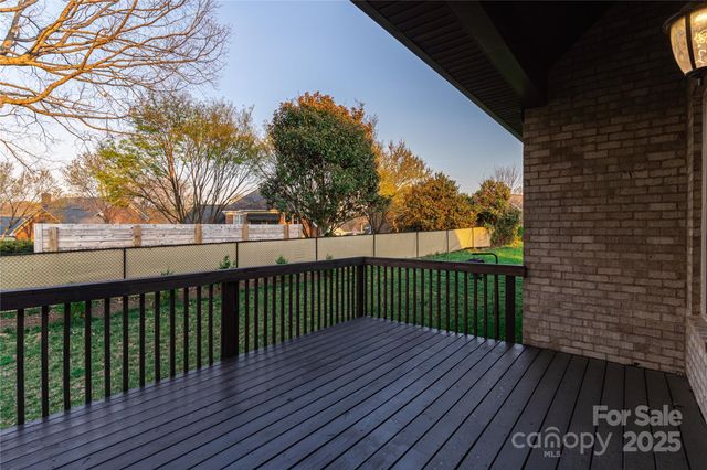 1358 37th Avenue Place NE, Hickory, NC 28601