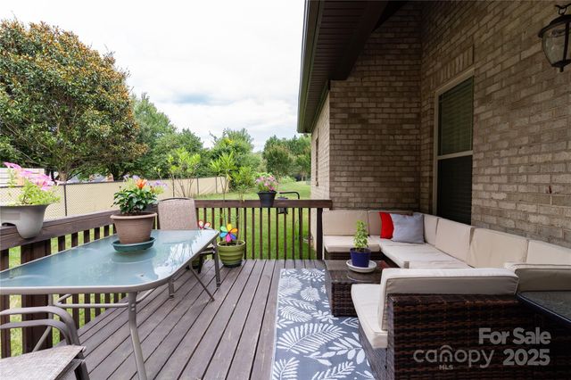 1358 37th Avenue Place NE, Hickory, NC 28601