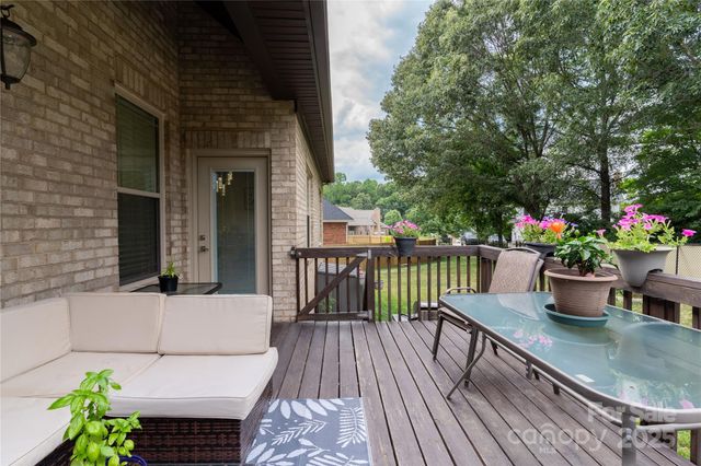 1358 37th Avenue Place NE, Hickory, NC 28601