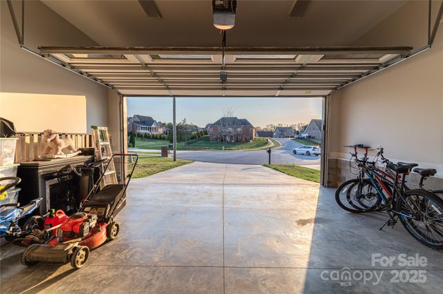 1358 37th Avenue Place NE, Hickory, NC 28601
