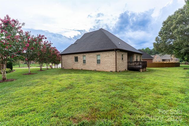 1358 37th Avenue Place NE, Hickory, NC 28601
