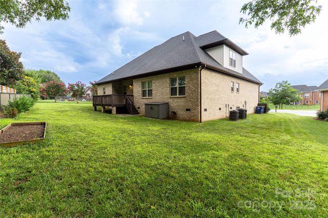 1358 37th Avenue Place NE, Hickory, NC 28601