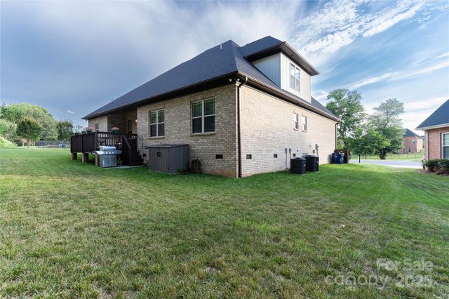 1358 37th Avenue Place NE, Hickory, NC 28601