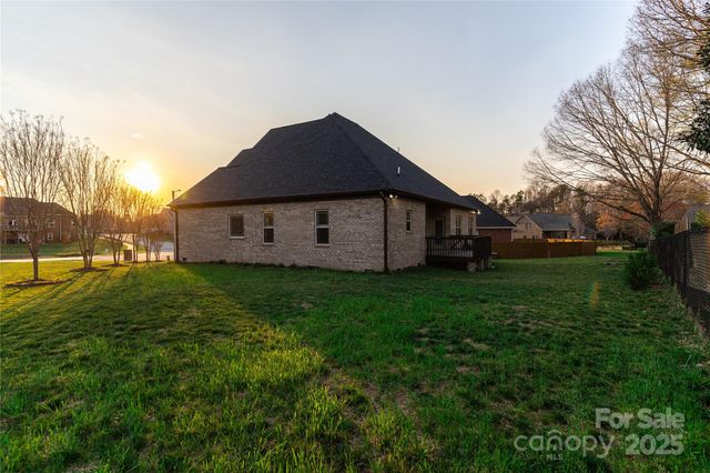 1358 37th Avenue Place NE, Hickory, NC 28601