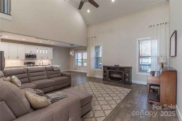 1358 37th Avenue Place NE, Hickory, NC 28601