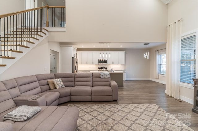 1358 37th Avenue Place NE, Hickory, NC 28601