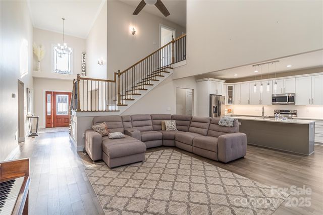 1358 37th Avenue Place NE, Hickory, NC 28601