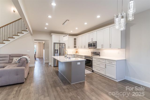 1358 37th Avenue Place NE, Hickory, NC 28601