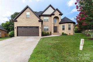 1358 37th Avenue Place NE, Hickory, NC 28601