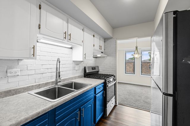 2216 Country Club Drive 24, Woodridge, IL 60517