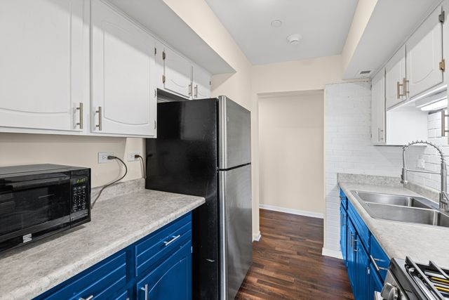 2216 Country Club Drive 24, Woodridge, IL 60517