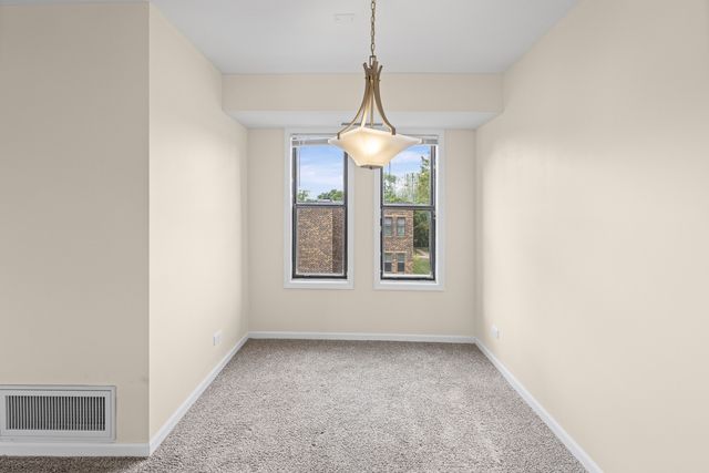 2216 Country Club Drive 24, Woodridge, IL 60517