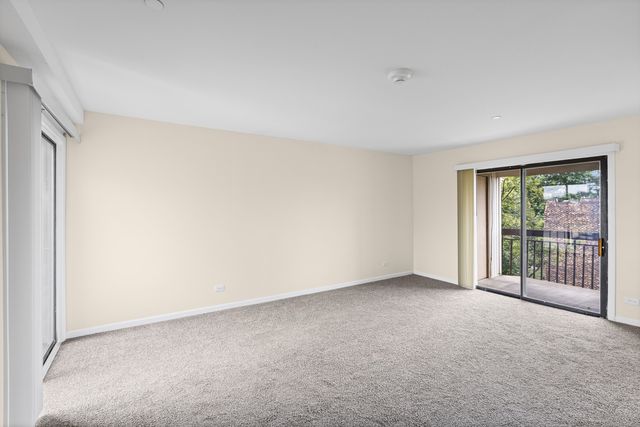 2216 Country Club Drive 24, Woodridge, IL 60517