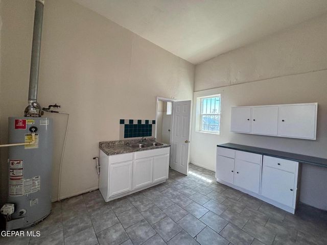 920 S Stanton Street 3, El Paso, TX 79901
