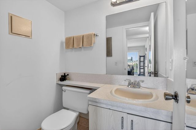 4024 Guildford E 4024, Boca Raton, FL 33434