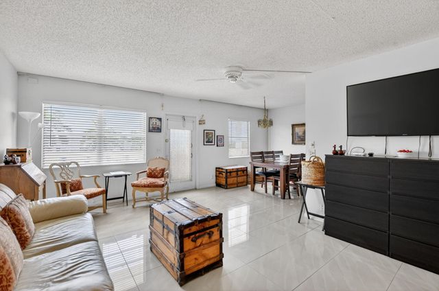 4024 Guildford E 4024, Boca Raton, FL 33434
