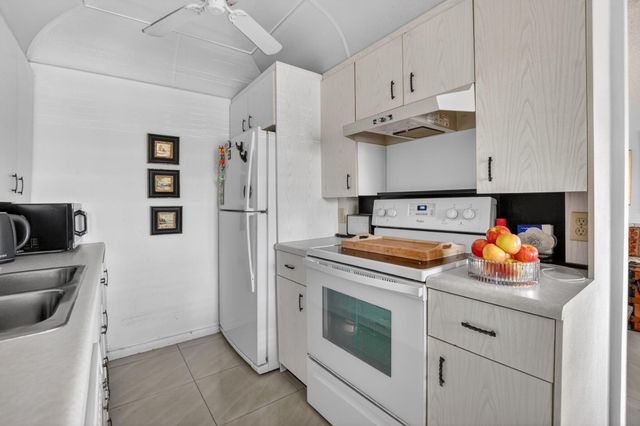 4024 Guildford E 4024, Boca Raton, FL 33434