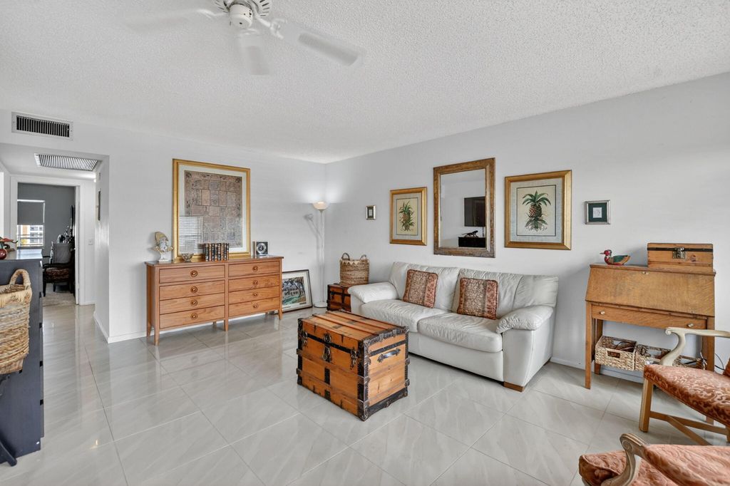 4024 Guildford E 4024, Boca Raton, FL 33434