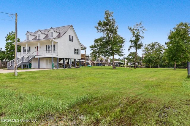 15015 Sioux Place, Kiln, MS 39556