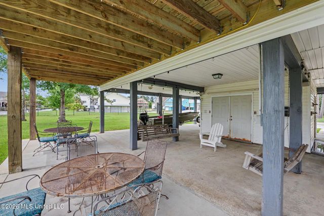 15015 Sioux Place, Kiln, MS 39556