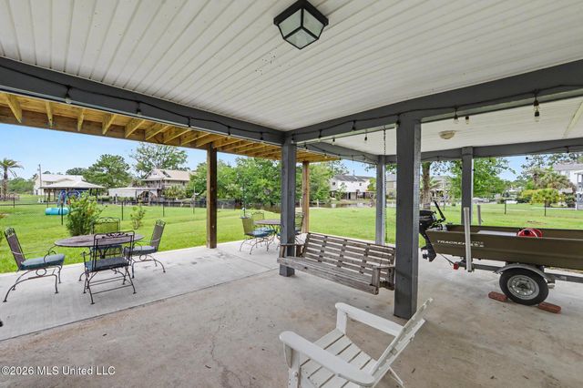 15015 Sioux Place, Kiln, MS 39556