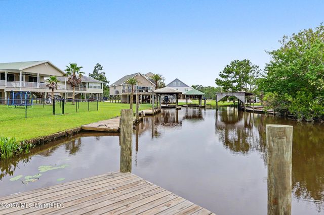 15015 Sioux Place, Kiln, MS 39556