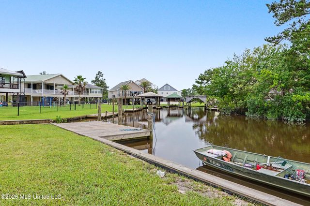 15015 Sioux Place, Kiln, MS 39556