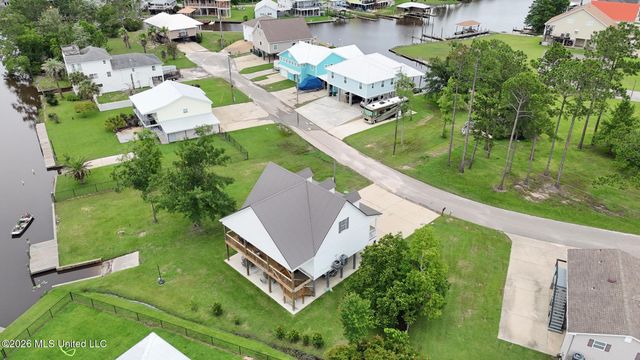 15015 Sioux Place, Kiln, MS 39556