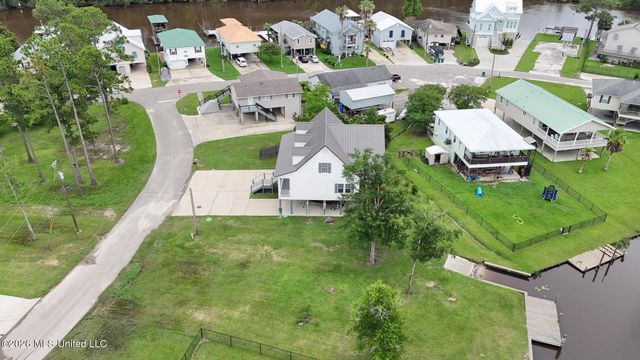 15015 Sioux Place, Kiln, MS 39556
