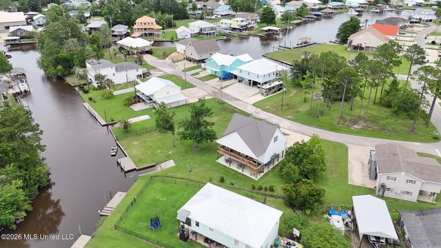 15015 Sioux Place, Kiln, MS 39556
