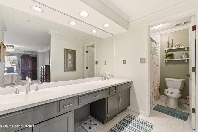 8605 Shelbyville Rd APT 200, Louisville, KY 40222