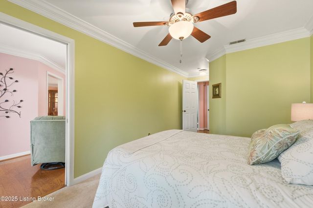 8605 Shelbyville Rd APT 200, Louisville, KY 40222