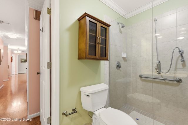 8605 Shelbyville Rd APT 200, Louisville, KY 40222