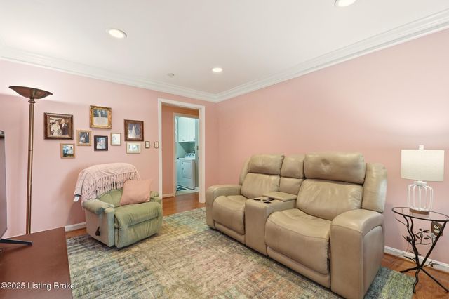 8605 Shelbyville Rd APT 200, Louisville, KY 40222