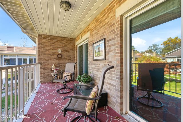 8605 Shelbyville Rd APT 200, Louisville, KY 40222