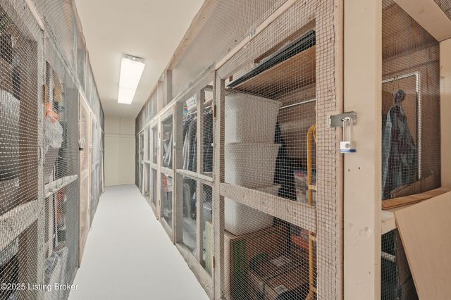 8605 Shelbyville Rd APT 200, Louisville, KY 40222