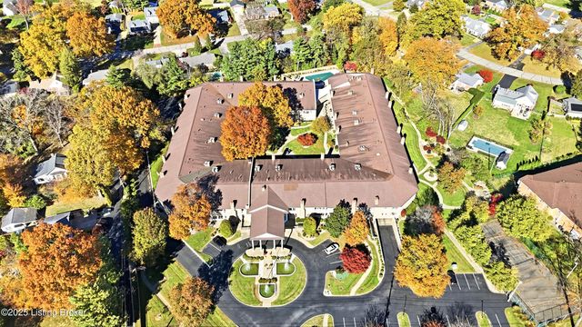 8605 Shelbyville Rd APT 200, Louisville, KY 40222