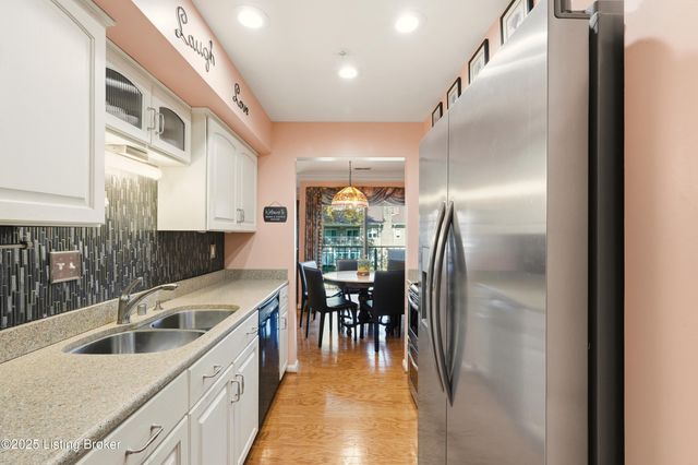 8605 Shelbyville Rd APT 200, Louisville, KY 40222