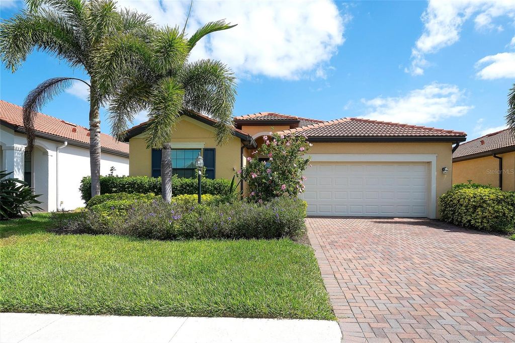 Image 2 of property listing at 10221 LOCH LOMOND DRIVE, Bradenton, FL 34211