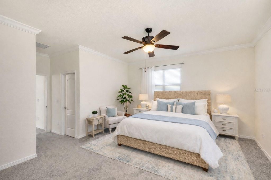 Image 11 of property listing at 10221 LOCH LOMOND DRIVE, Bradenton, FL 34211