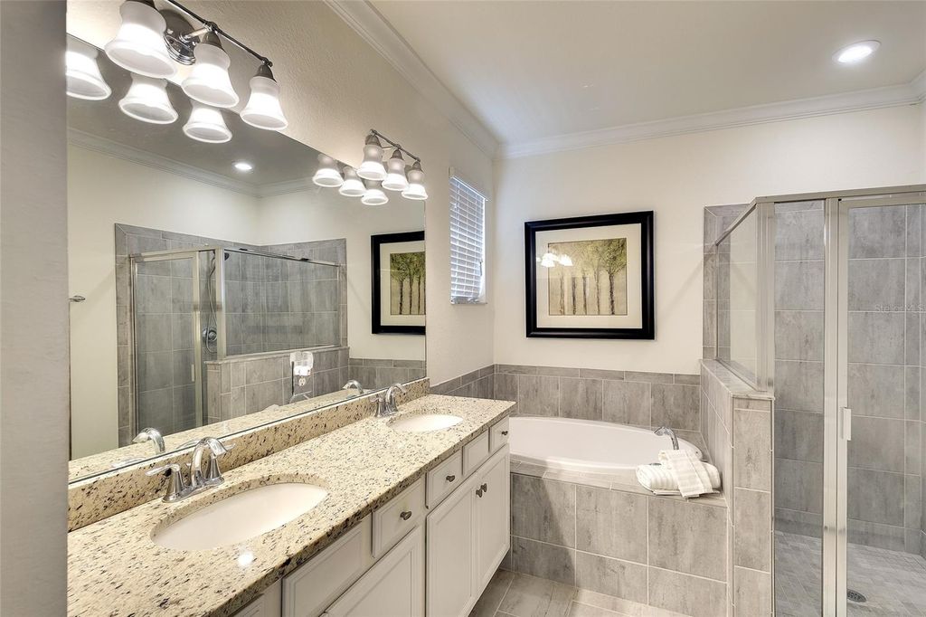 Image 12 of property listing at 10221 LOCH LOMOND DRIVE, Bradenton, FL 34211
